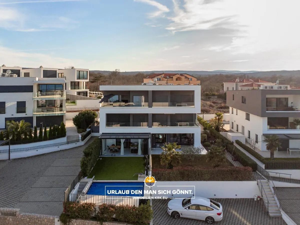 Penthouse Panorama Deluxe In Malinska Apartment