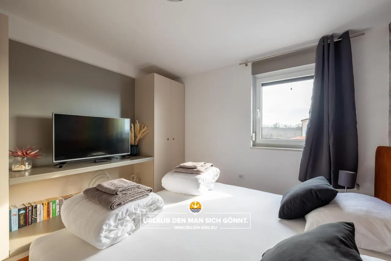 Penthouse Panorama Deluxe In Malinska Apartment