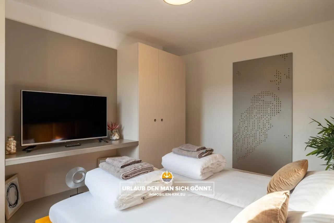 Penthouse Panorama Deluxe In Malinska Apartment